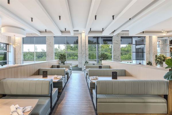 Sandman Signature Toronto Airport Hotel & Moxies