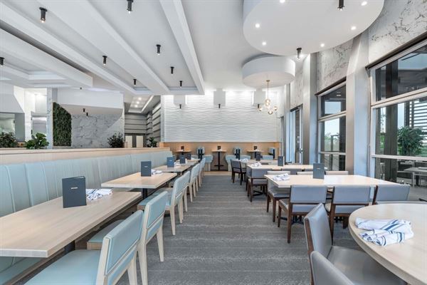 Sandman Signature Toronto Airport Hotel & Moxies