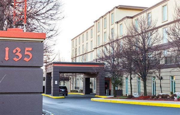 Best Western Premier Toronto Airport Carling View Hotel