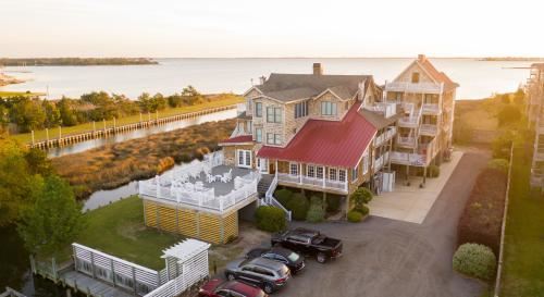 Burrus House Inn Waterfront Suites