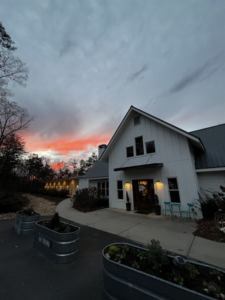 The Pavilion at the Limelight Inn