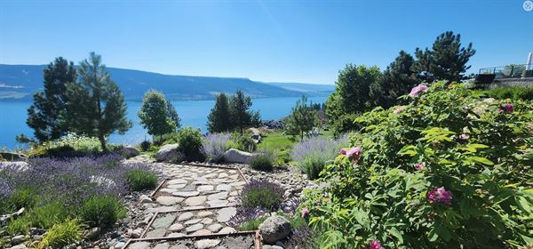 La Casa Lakeside Resort