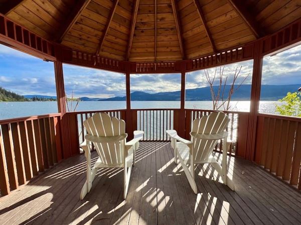 La Casa Lakeside Resort