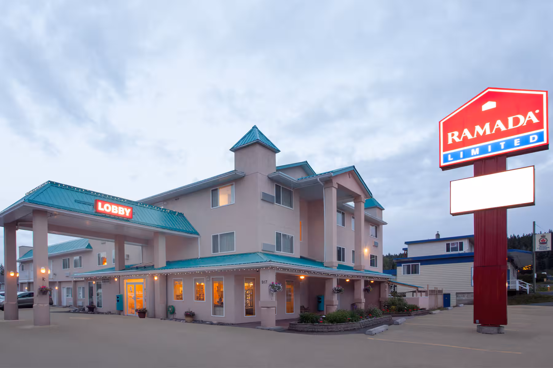 Ramada by Wyndham 100 Mile House