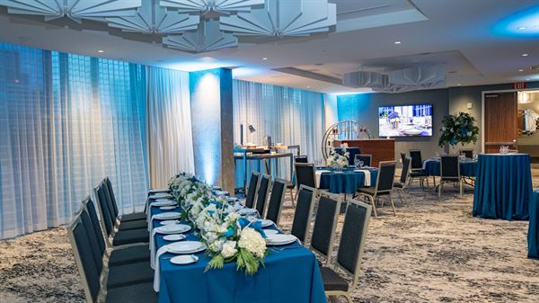 Carté Hotel San Diego, a Curio Collection by Hilton