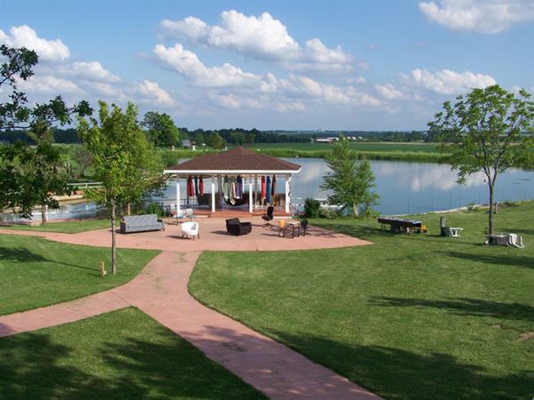 Mackinaw Valley Vineyard