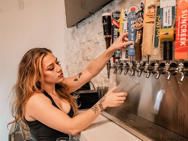 The Greens Indoor Golf & Bar