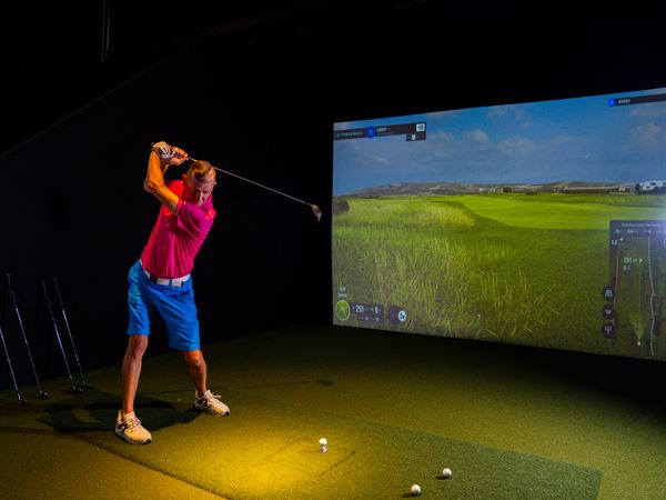 The Greens Indoor Golf & Bar