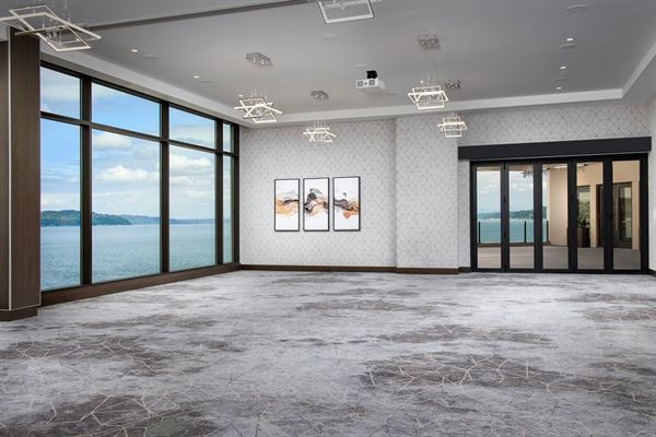 Silver Cloud Hotel Tacoma at Point Ruston Waterfront