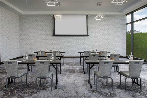 Silver Cloud Hotel Tacoma at Point Ruston Waterfront