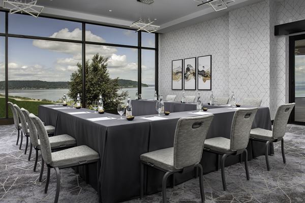 Silver Cloud Hotel Tacoma at Point Ruston Waterfront