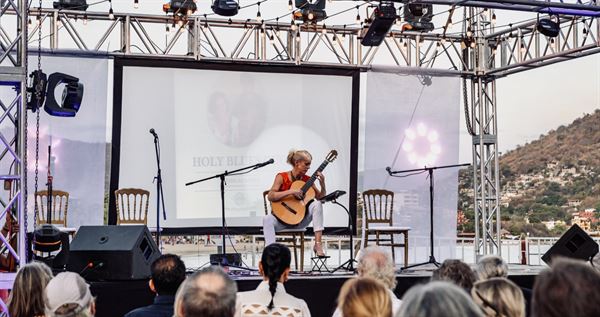 Louise Southwood, Classical Guitarist