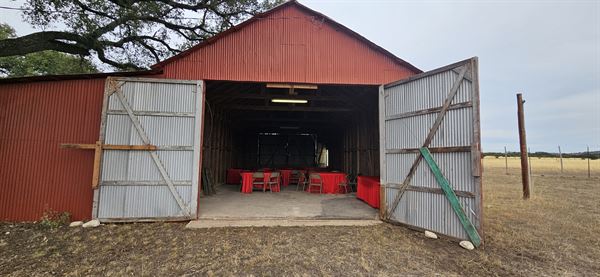 Red Barn Oak Retreat