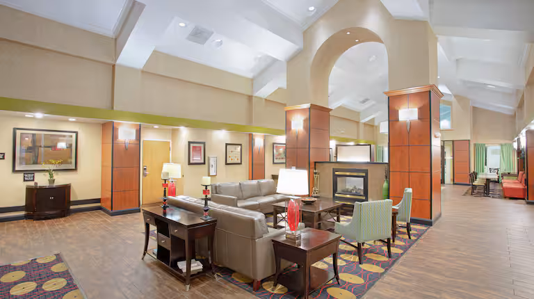 Hampton Inn & Suites Kansas City-Merriam