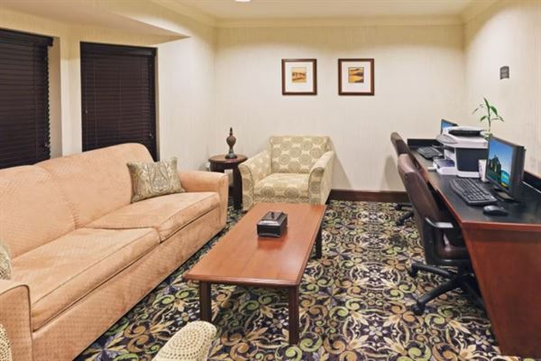 Staybridge Suites Wichita