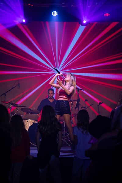 Taylor Swift Impersonator