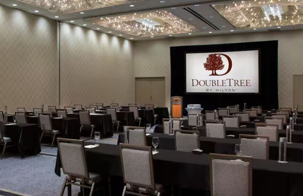 DoubleTree by Hilton Hotel Chicago - Oak Brook