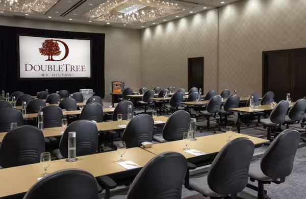 DoubleTree by Hilton Hotel Chicago - Oak Brook