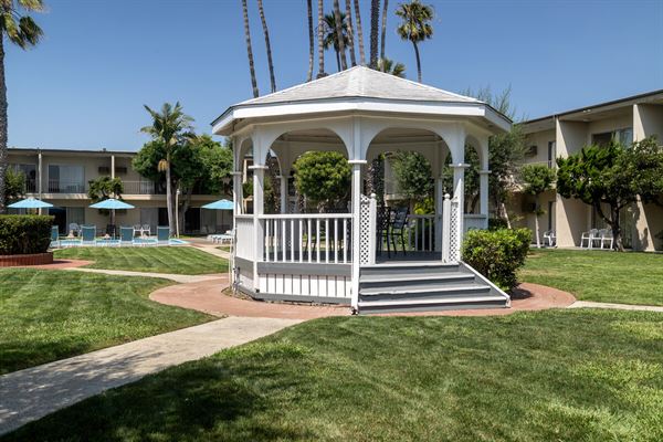 Golden Sails Hotel & Conference Center