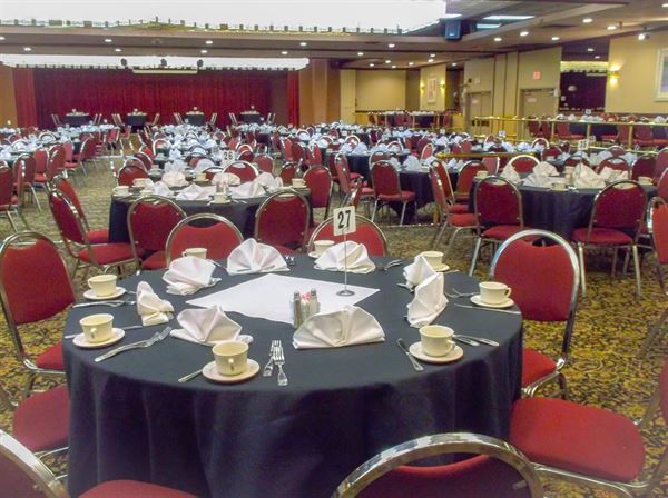 Golden Sails Hotel & Conference Center