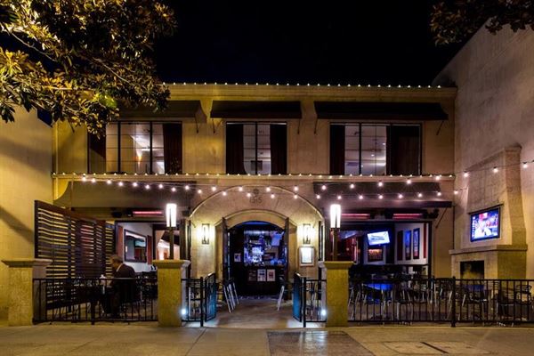 1515 Restaurant & Lounge