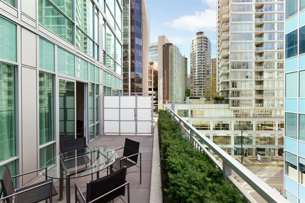 Coast Coal Harbour Vancouver Hotel by APA