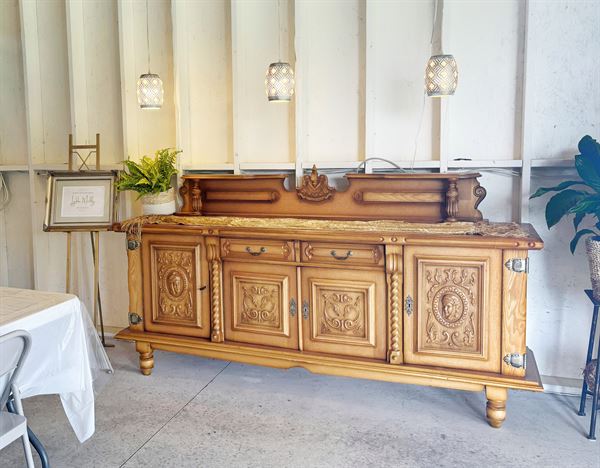 Two Bees & A Bud Flower Farm