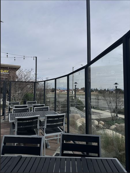 Oggis Pizza Restaurant and Brewhouse