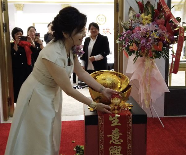 Lau martial club hung kuen lion dance association LLC