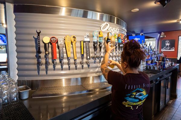 Oggis Pizza Restaurant and Brewhouse