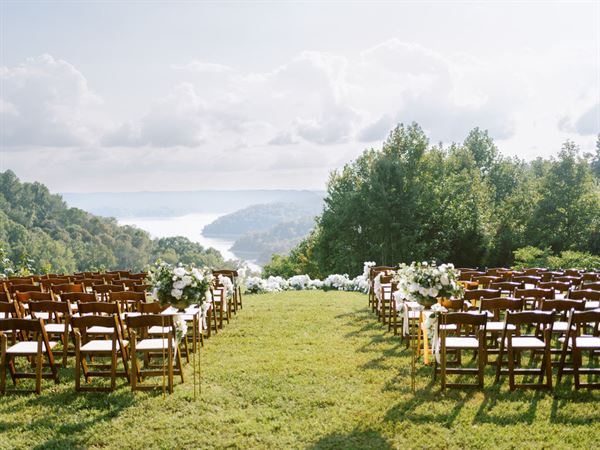 Leeric Lodge & Resort on Center Hill Lake