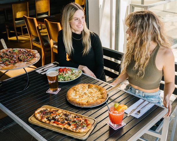 Oggis Pizza Restaurant and Brewhouse