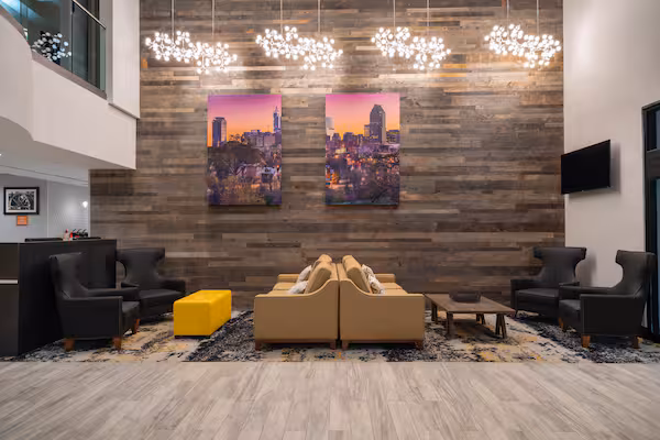 La Quinta Inn & Suites by Wyndham Raleigh-Downtown-North