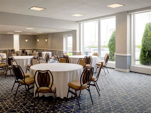 Newport Harbor Island Resort