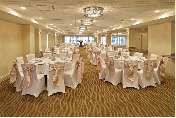 DoubleTree by Hilton Alana Waikiki Beach