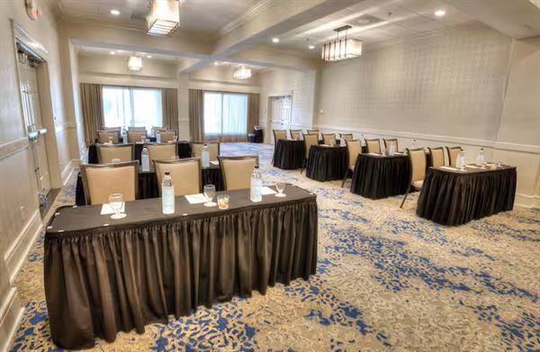 DoubleTree Suites by Hilton At The Battery