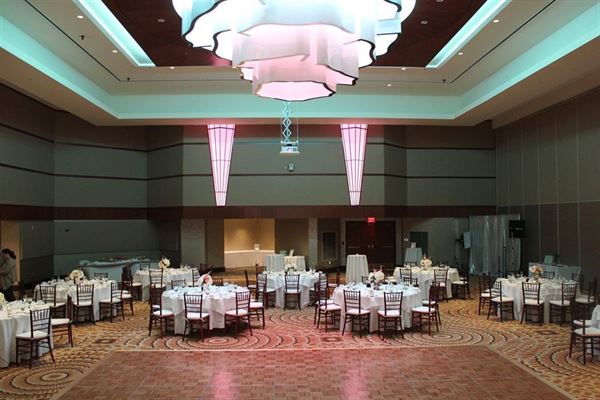 Wedding Studio at Radisson Plaza Hotel