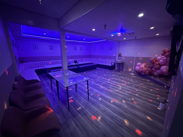 MAGPIE & TIGER KARAOKE