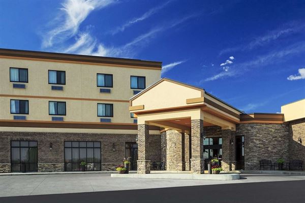 Ramada Grand Dakota Hotel