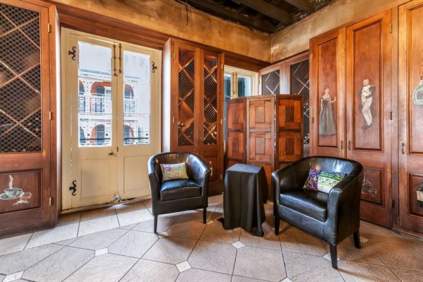 Rue Bourbon Parlours and Balconies