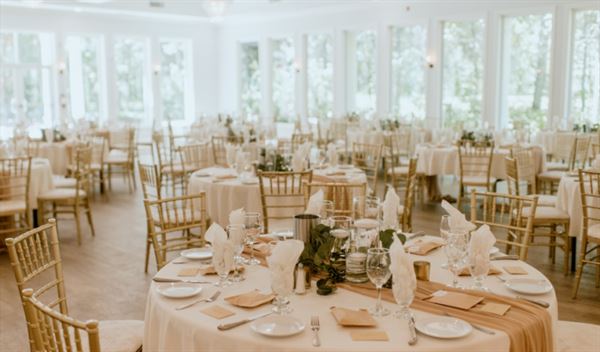 Coast Lethbridge Hotel & Conference Centre featuring LA CHEFS CATERING & DECOR