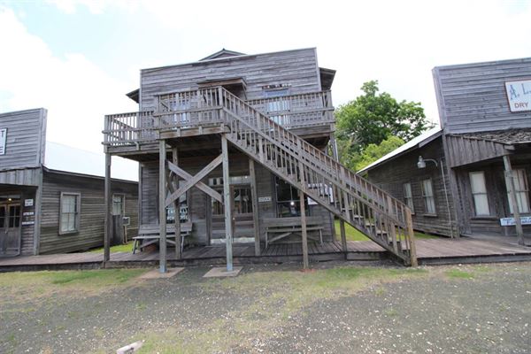 Spindletop Gladys City Boomtown