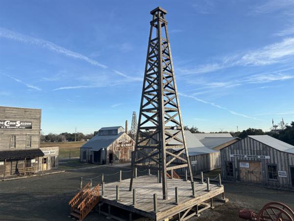 Spindletop Gladys City Boomtown