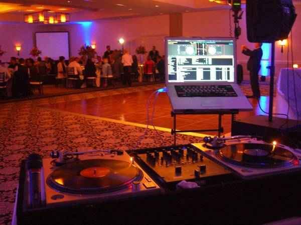 Entertainment Voyager Professional Karaoke DJ Band And Bounce Houses