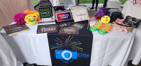Elite photo booth