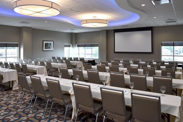 Holiday Inn Canton (Belden Village)