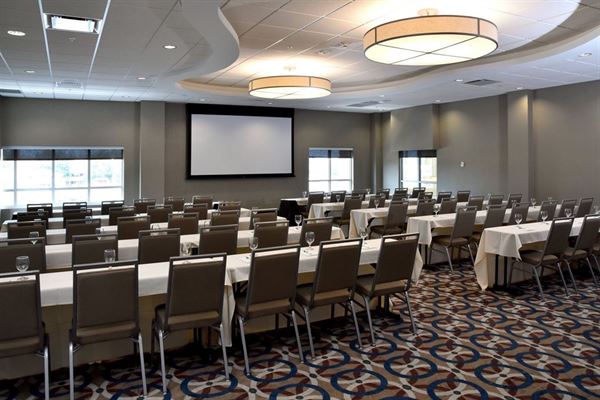 Holiday Inn Canton (Belden Village)