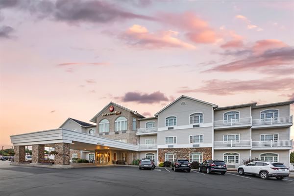 Dutch Haus Inn & Suites