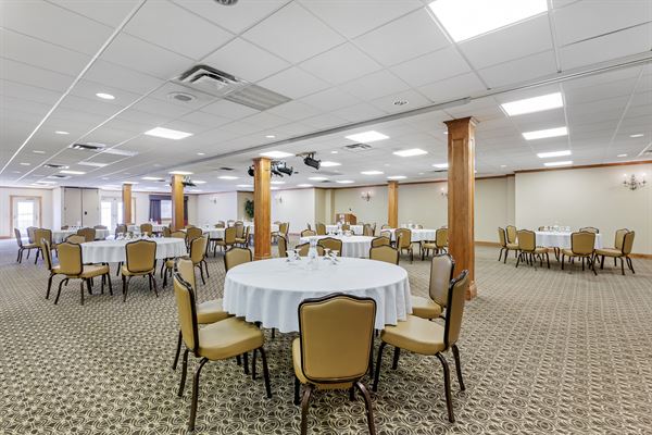 Dutch Haus Inn & Suites