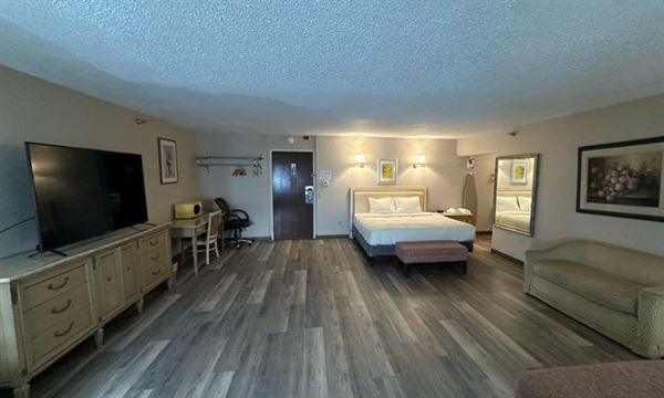 Presque Isle Hotel and Event Center